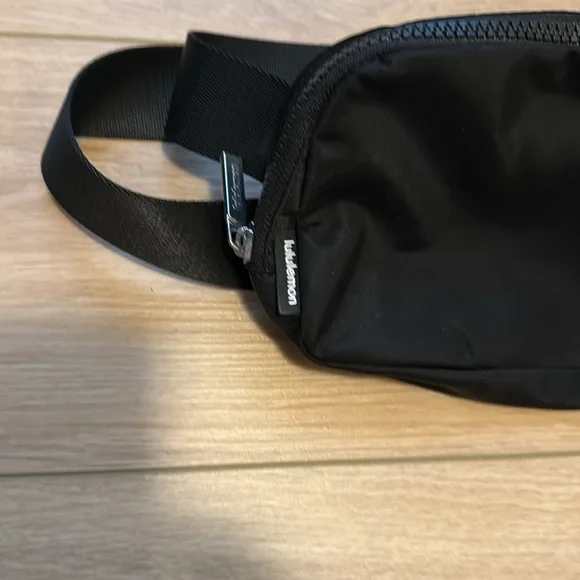 Lululemon Black Belt Bag - Picture 2 of 4